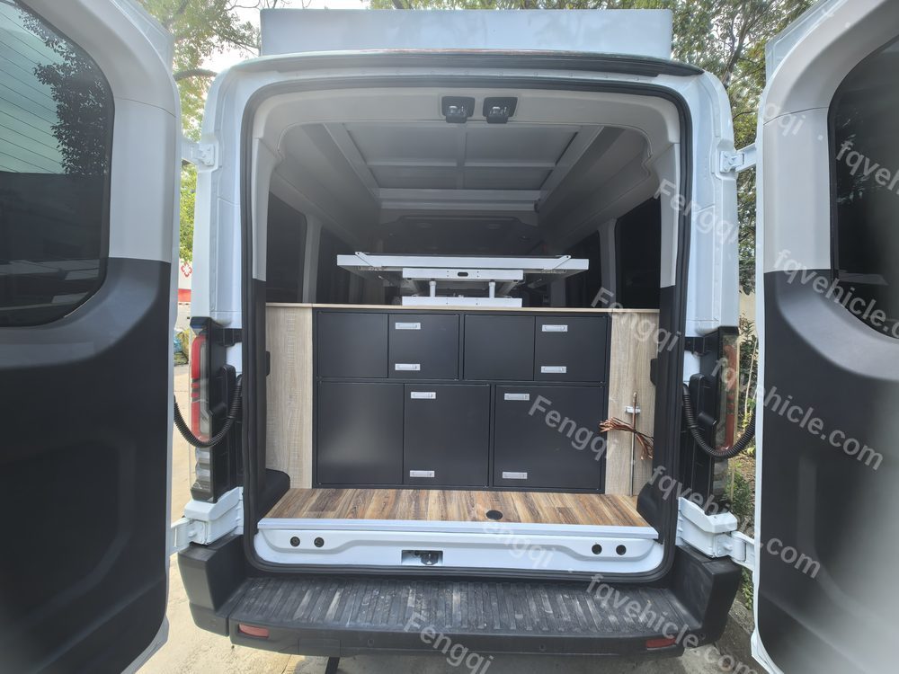 Multirotor UAV Command Vehicle — completed vehicle 2