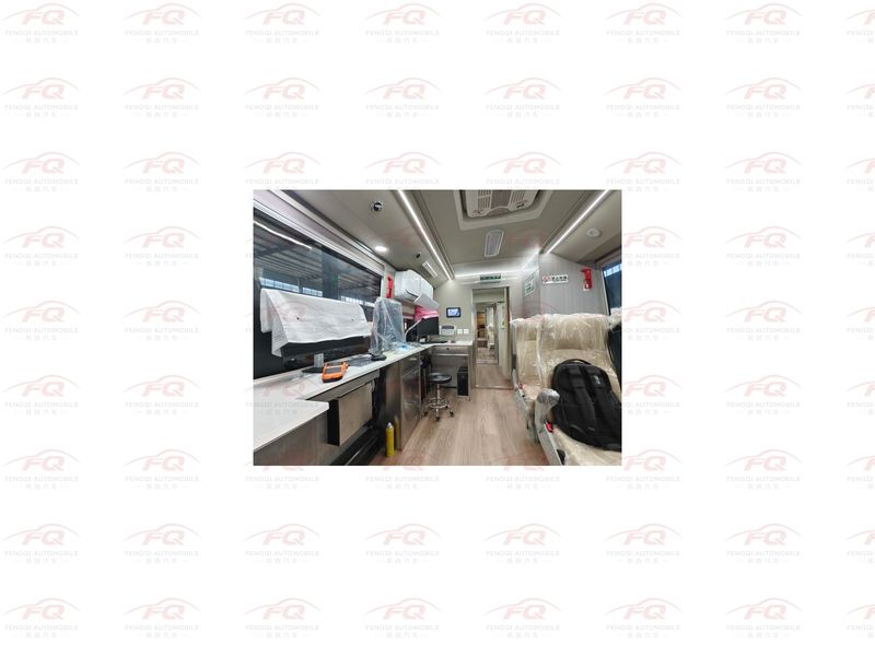 Golden Dragon XML6827 Medical Screening Vehicle | Mobile Health Examination & Blood Collection Truck